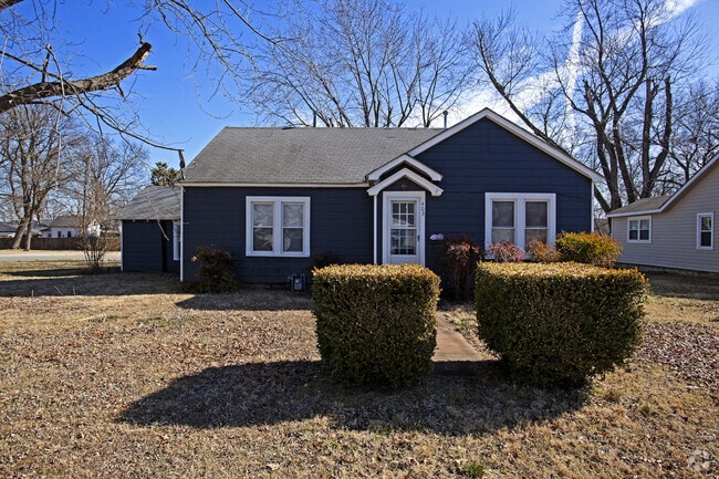 Building Photo - ***403 SW E Street*** Rental