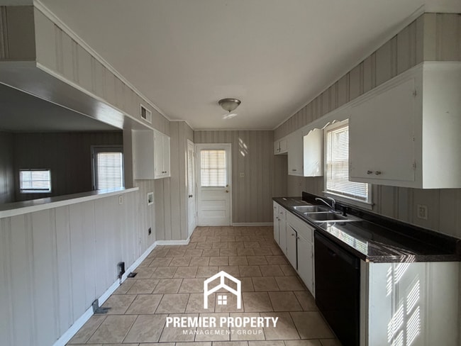 Photo - 1744 Myrna Ln