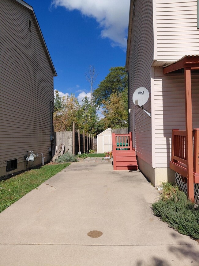 Photo - 29528 Balmoral St