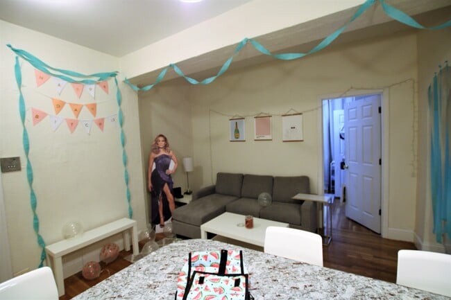 Photo - 1999 Commonwealth Ave Unit 5