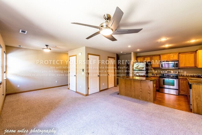 Photo - 2828 W Hillshire Dr