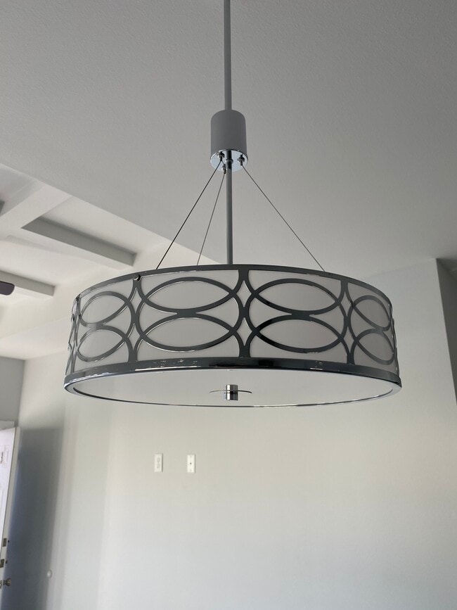 Light fixtures. - 413 Peabody Ave Unit #1