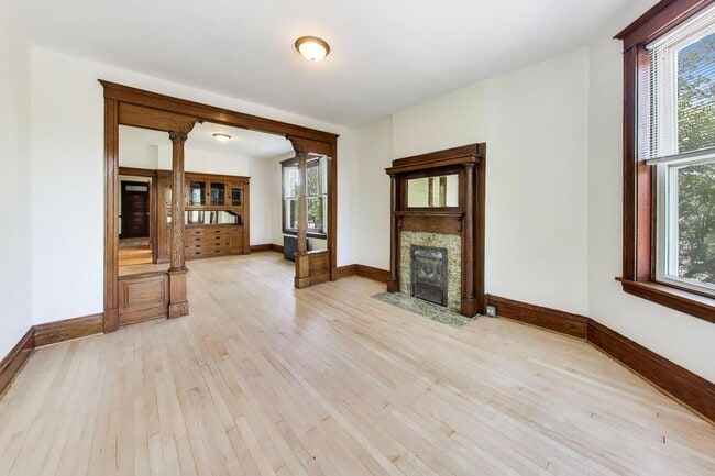 Photo - 858 N Wolcott Ave Unit 1