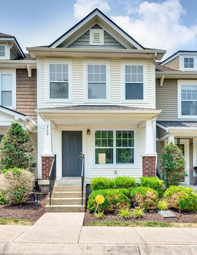 Renovated Townhome in Convenient Nashville... - Renovated Townhome in Convenient Nashville...