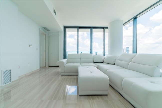 Photo - 650 NE 32nd St Unit 2808