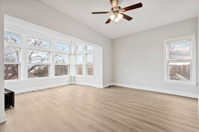 Building Photo - 7608 N Sheridan Rd Unit 101