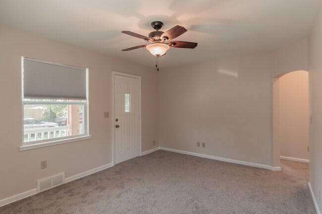 Photo - 5620 Adams St