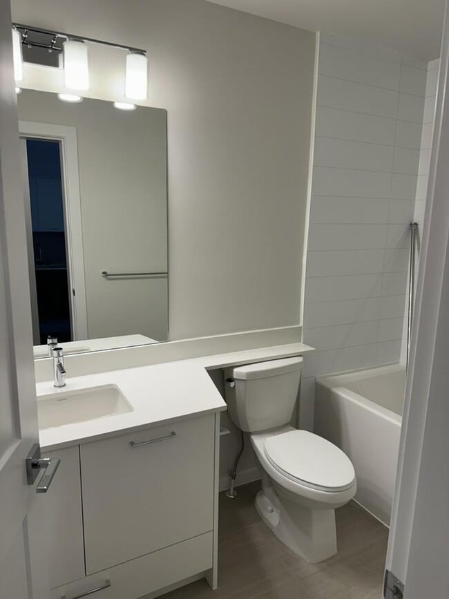 Photo - 3319 148 St