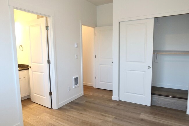 Photo - 6615 Devon Ave SE