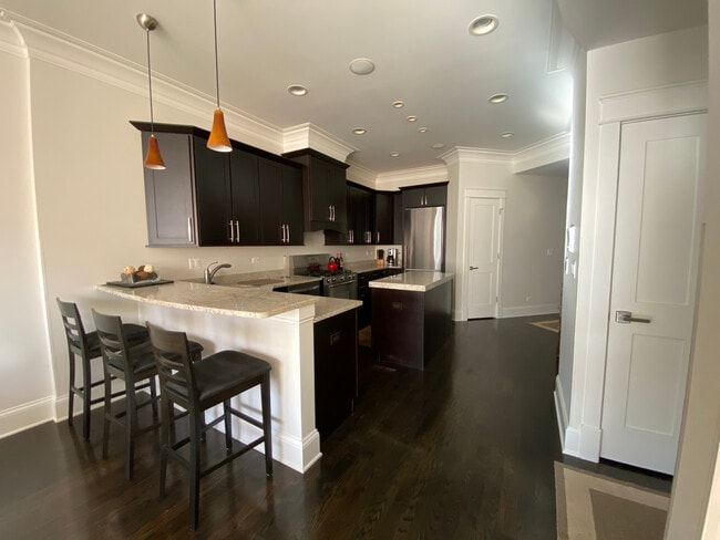 Photo - 2138 W Roscoe St Unit 2