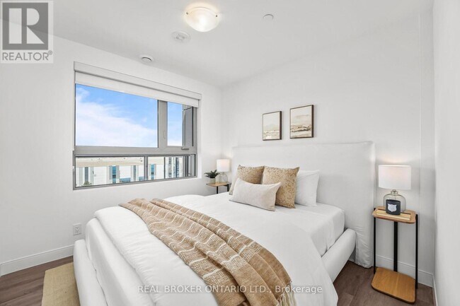 Photo - 100 Manett Crescent