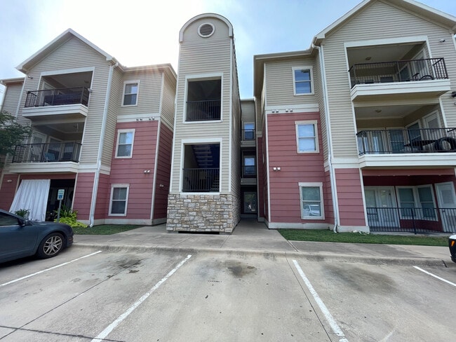 Photo - Room in Condo on Crossing Pl