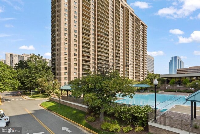 Building Photo - 5505 Seminary Rd Unit 408N