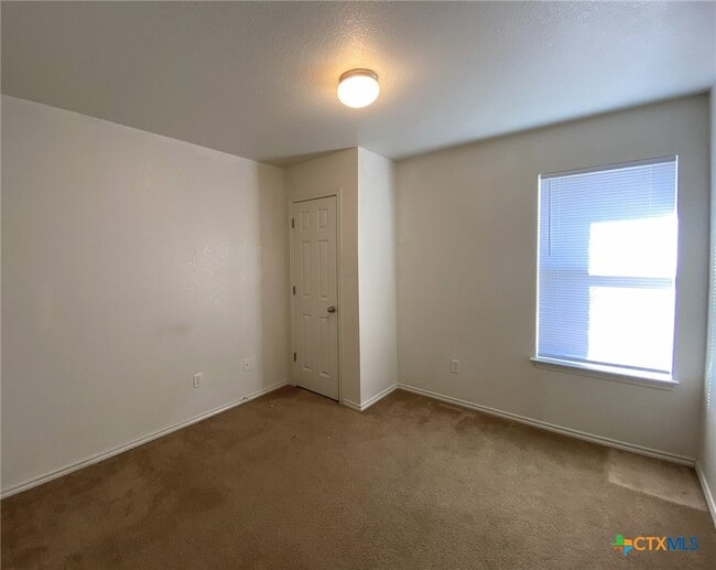 Photo - 2910 Ashley Dr
