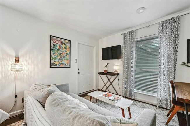 Photo - 1103 Kenwood Ave