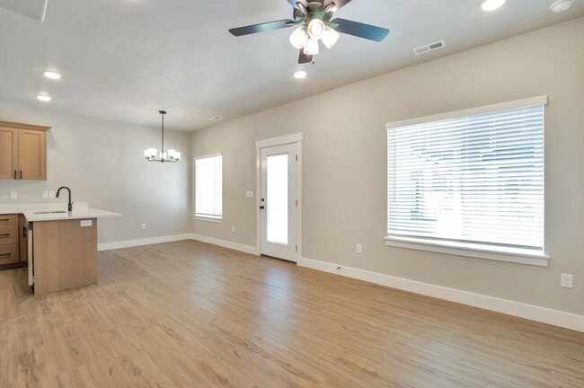 Photo - Stunning 3 Bed - 2.5 Bath Townhome in Amazing Layton Location! Available on NOW!