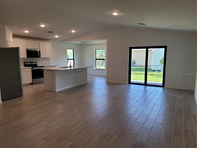 Photo - 11383 Baggot Ave