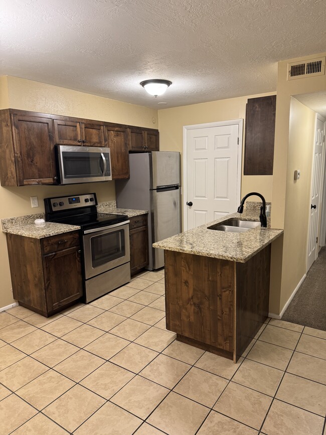 Building Photo - 1190 E Waterside Cv Unit 1190 e waterside cove #22