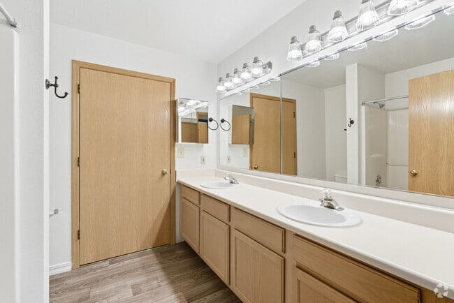 3BR, 2BA - 1,200SF - 1st Bathroom - Mountain View