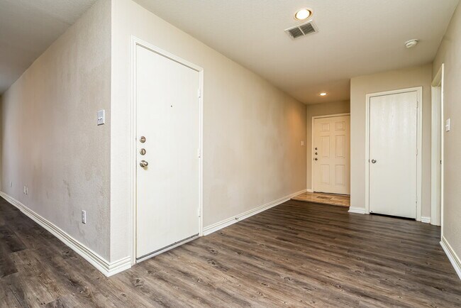 Photo - 1118 Antoinette Dr