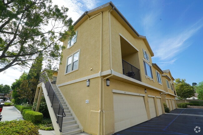 Building Photo - COMING SOON! Bordeaux 1 + 1 Condo in Santa... Unit 1016