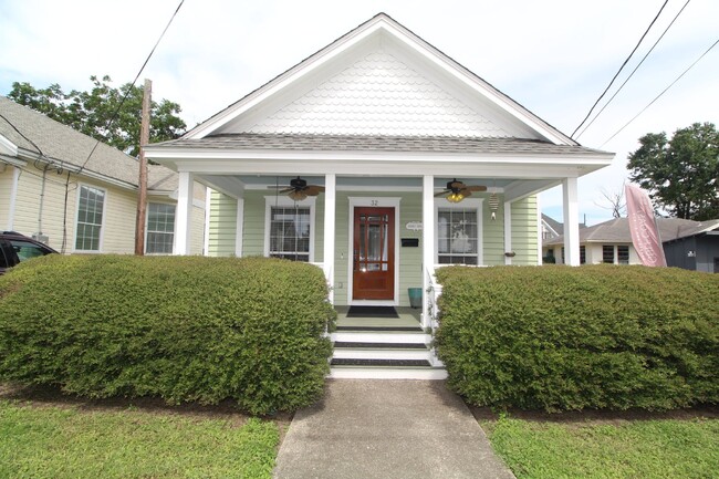 Building Photo - Charming Downtown 2BR/1BA Cottage – Hardwood Floors, Granite Kitchen, Front Porch, Fenced Backyar...