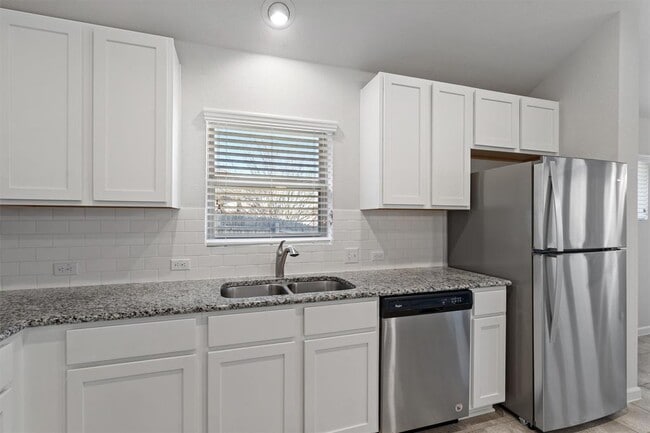 Photo - 221 Bridgestone Way