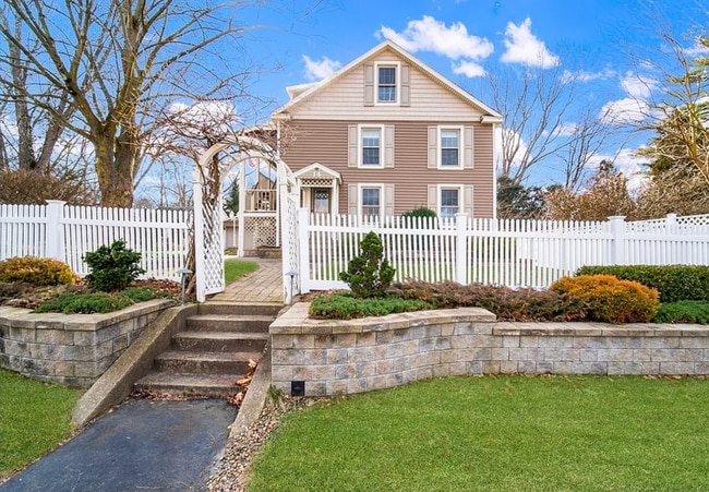 Building Photo - 14 Leonard St Unit 1