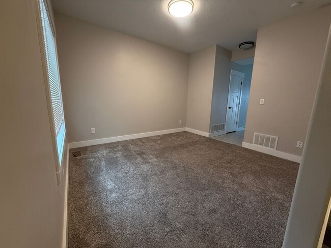 Photo - 690 S Saturn Ave Unit A