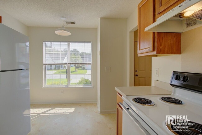 Photo - 239 Dupont Way