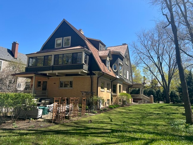 Rear view of Property - 1228 Forest Ave Unit #3