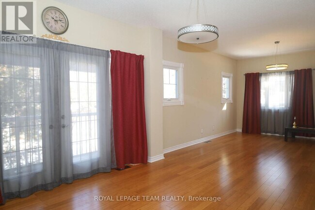 Photo - 2194 Niagara Dr