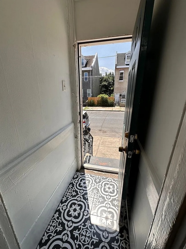 Photo - Beautiful 3BR house in great location.