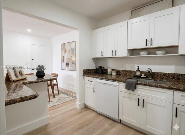 Building Photo - 9006 SW 137th St Unit 18