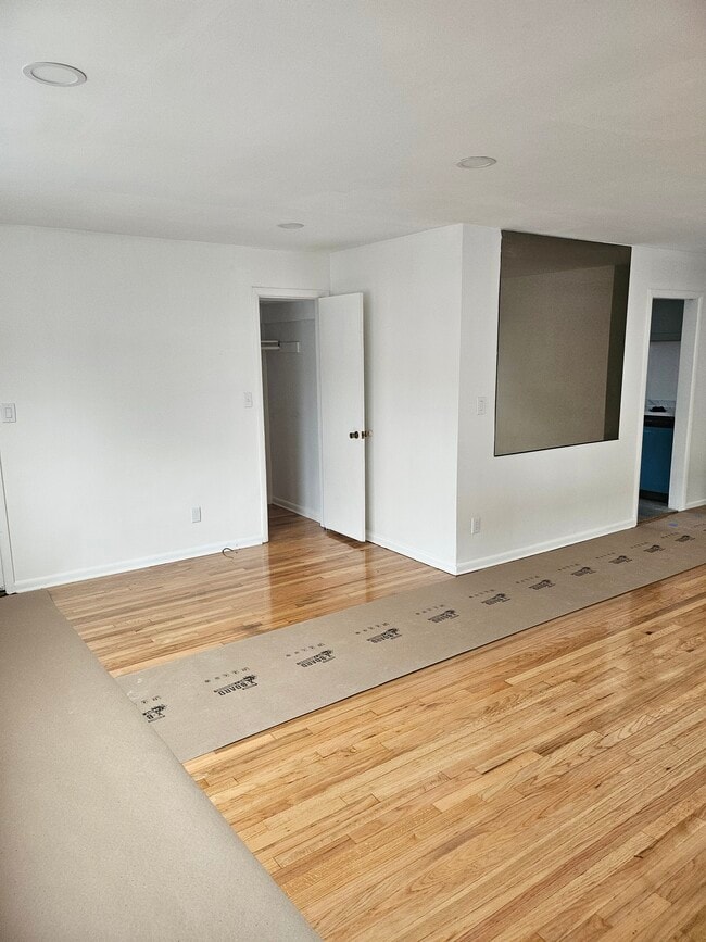 Building Photo - 10 Gifford Ct Unit 1