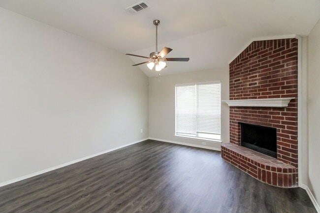 Photo - 900 Springfield Dr