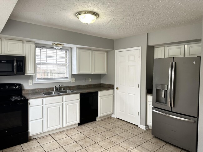 Photo - 212 White Oak Trace