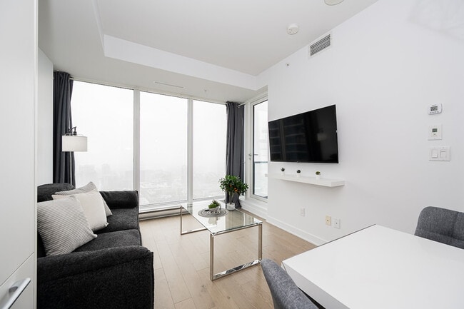 Building Photo - 1255 Rue Saint-Jacques