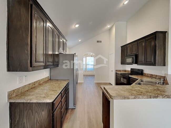 Photo - 429 Brookhollow Ln