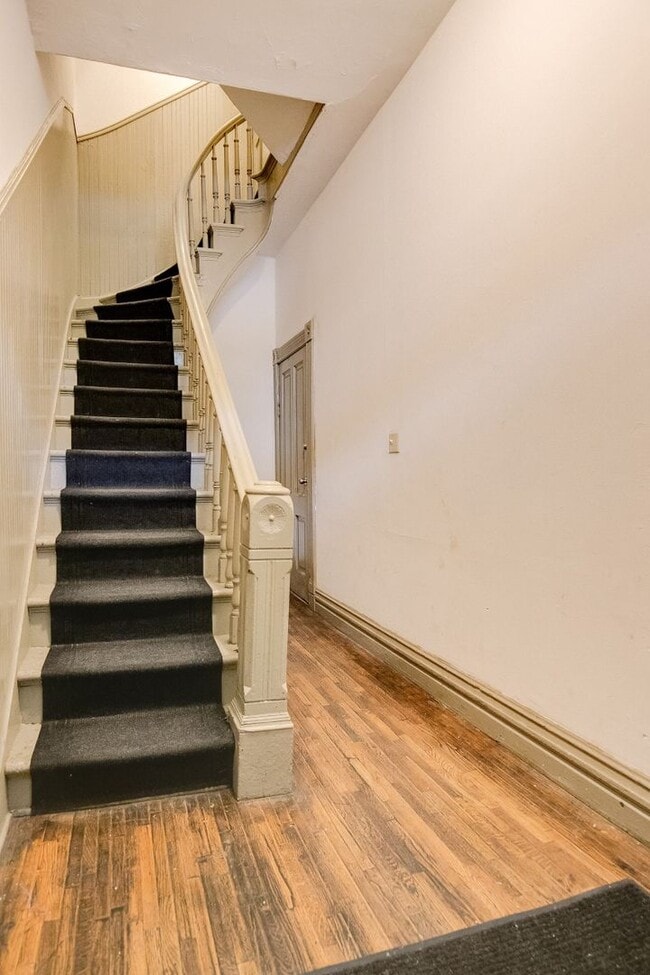 Photo - 365-367 Smith Ave N Unit 365 Upper