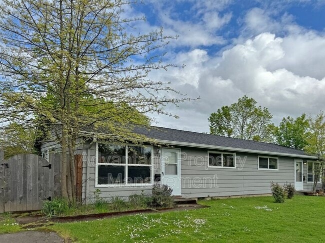 Building Photo - 1523 NW Kings Blvd Rental