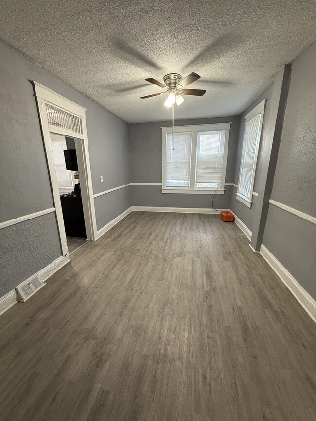 Photo - 501 Lyndhurst St