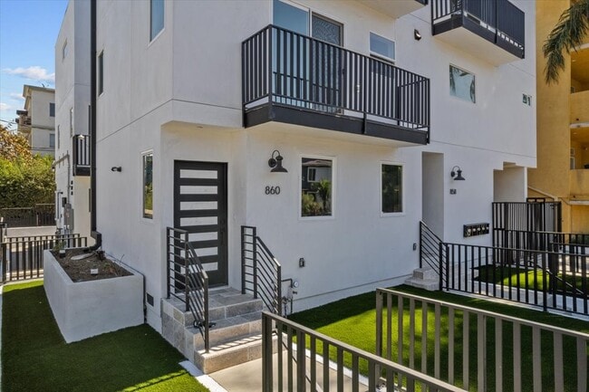 Photo - 860 N Hudson Ave