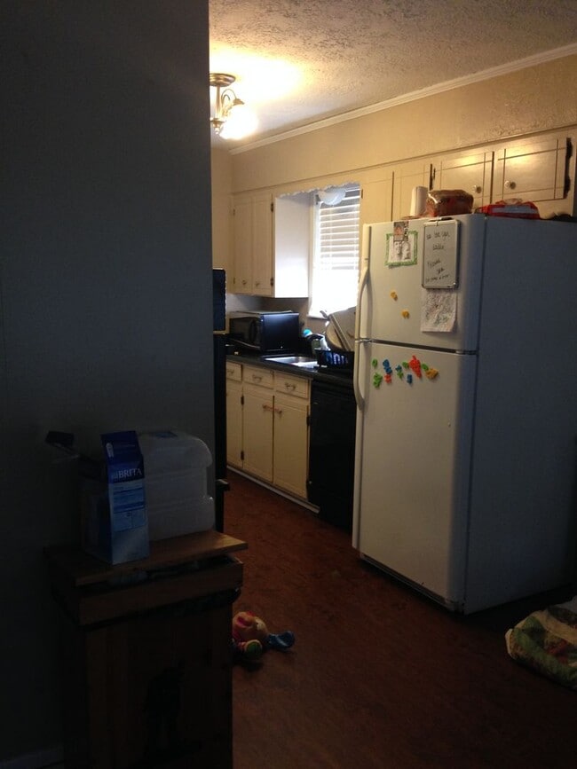 Photo - BEAUTIFUL 3/2 HOUSE AVAILABLE FOR PRE-LEASE!