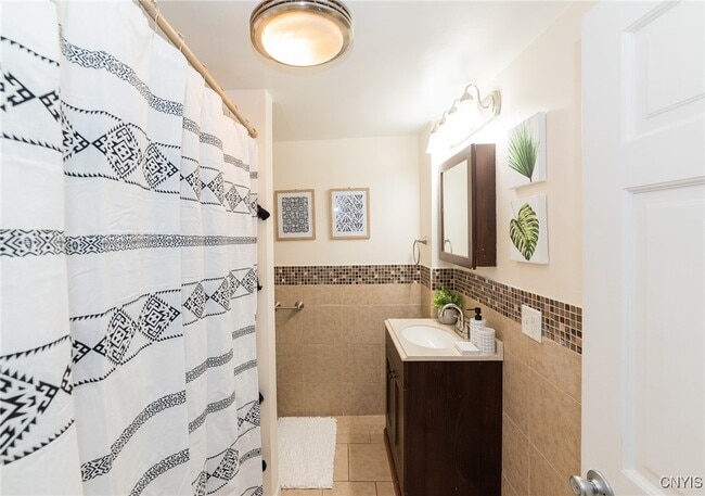 Building Photo - 312 Hall Ave