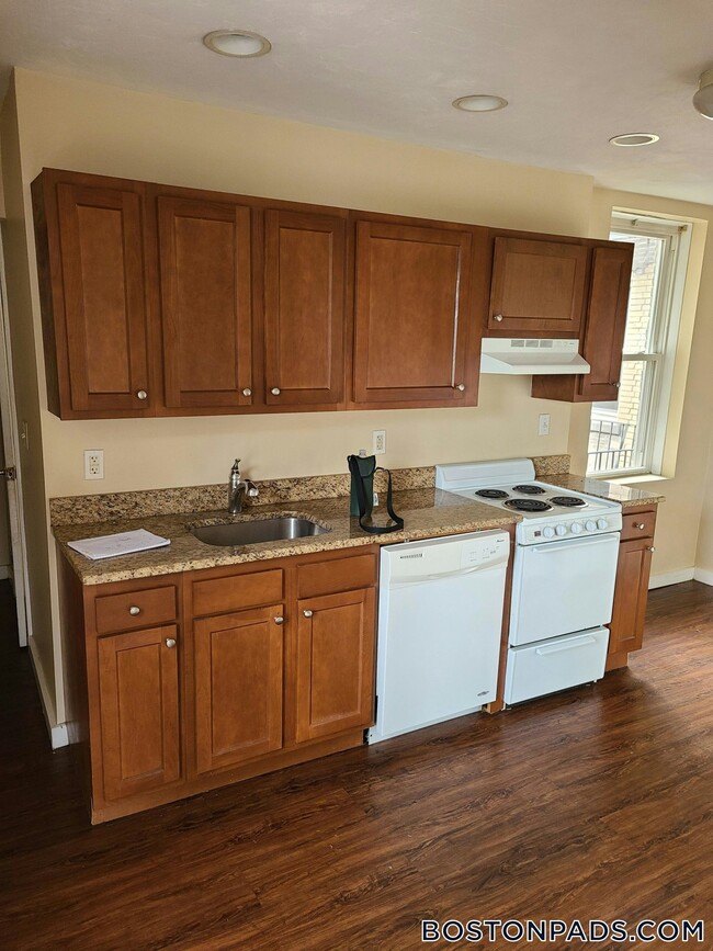 Building Photo - 224 Hanover St Rental