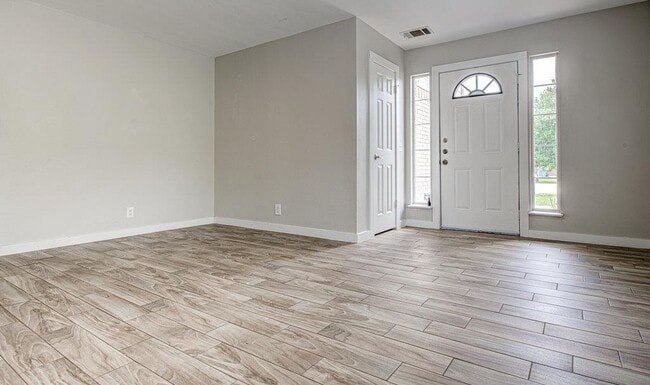 Photo - 1302 Crete Ln