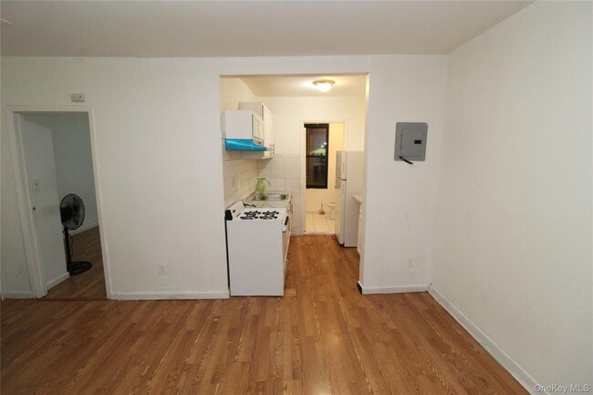 Photo - 211-77 Jamaica Ave