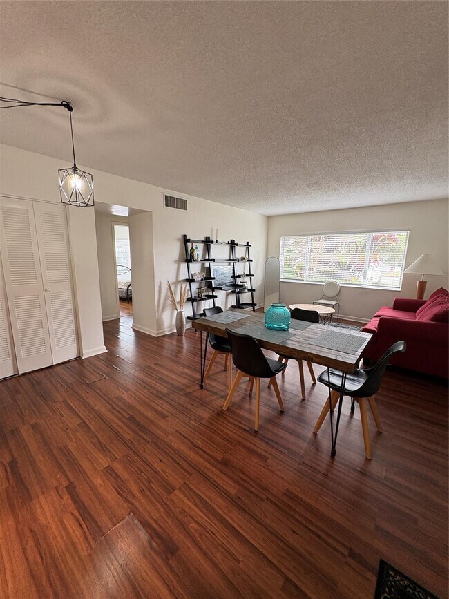 Photo - 101 SE 6th Ave Unit 2