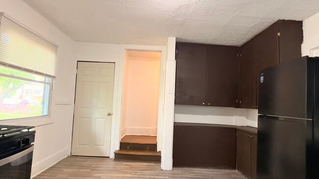 Photo - 1601 Holyrood Rd